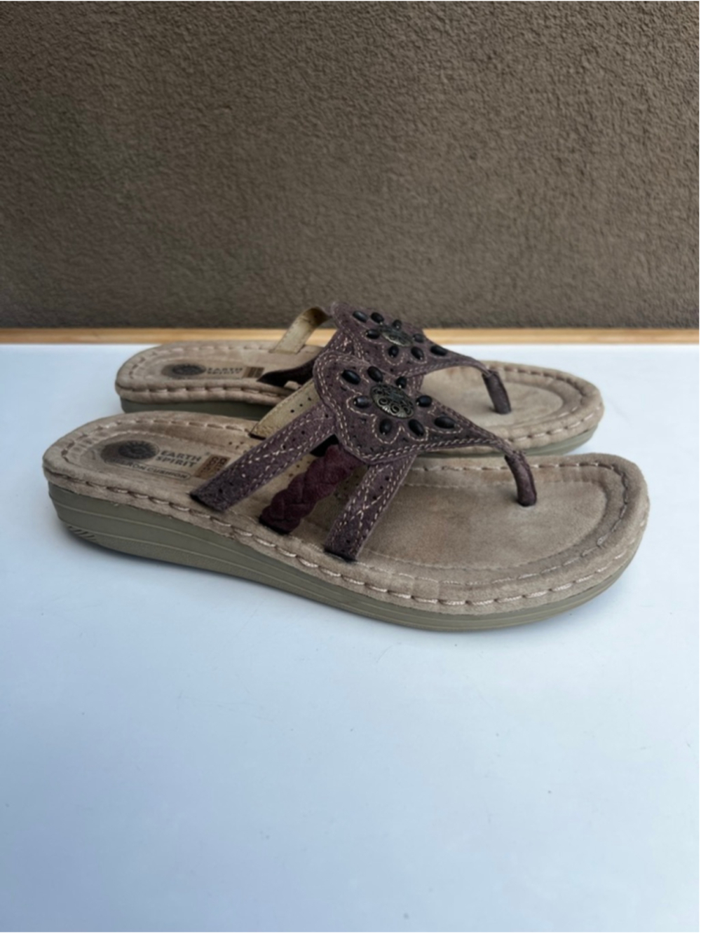 Earth Spirit Brown Sandals Sz 8.5 Beads Flip Flop Slip On Gelron Cushion Leather